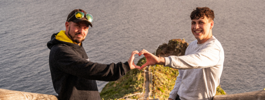 Crew love: Aaron & Christoph of NOMADS.insure showing a heart shaped hand gesture